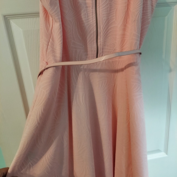 Pink dress with belt - Picture 2 of 6